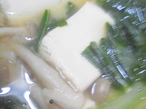 味噌汁（豆腐、しめじ、小松菜）